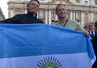 Em Roma, Bolsonaro estende a bandeira da Argentina após abordagem