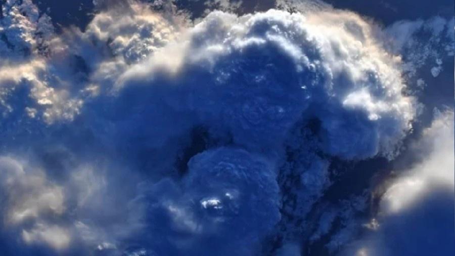 Imagens tiradas do espaço de nuvens carregadas sobre a superfície planeta Terra - Reprodução/Kayla Barron