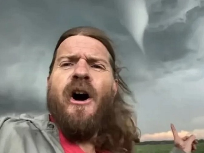 Caçador De Tornados Filma Fenômeno Bem De Perto No Canadá