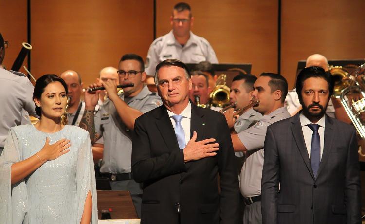 Michelle Bolsonaro, o ex-presidente Jair Bolsonaro (PL) e o prefeito Ricardo Nunes (MDB)