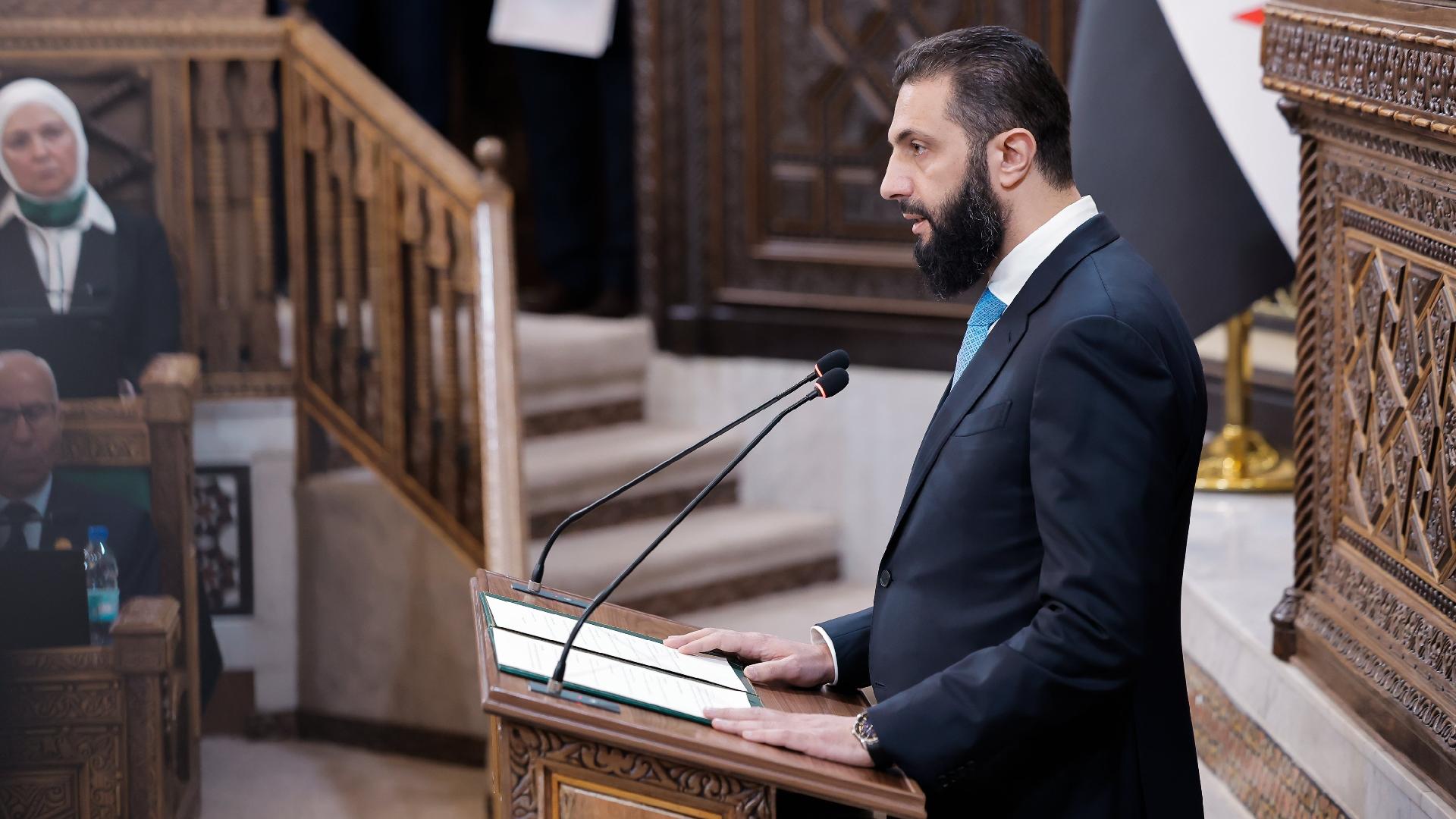 12.jul.2026 - Presidente da Síria, Ahmed al-Sharaa, discursa diante do parlamento de Damasco - undefined