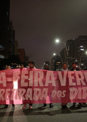 25.jun.2015 - Militantes dos Sem Teto fizeram marcha em São Paulo contra o ajuste fiscal - Patrícia Monteiro/Frame/Estadão Conteúdo