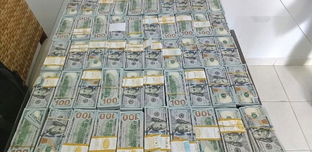 Polícia apreendeu 500 mil dólares com suspeito de lavagem de dinheiro - Polícia Federal / Divulgação