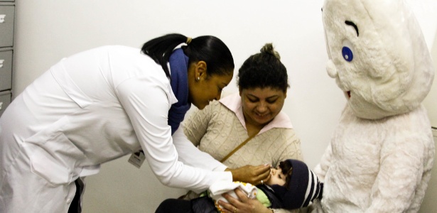 4.ago.2018 - Criança recebe dose de vacina na AMA/UBS Dr. Geraldo da Silva Ferreira, em São Paulo - ALOISIO MAURICIO/FOTOARENA/FOTOARENA/ESTADÃO CONTEÚDO