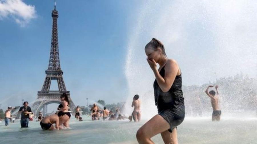 Na França, as escolas permanecem fechadas e temperaturas acima dos 44º C são esperadas em algumas regiões nesta sexta-feira - Getty Images
