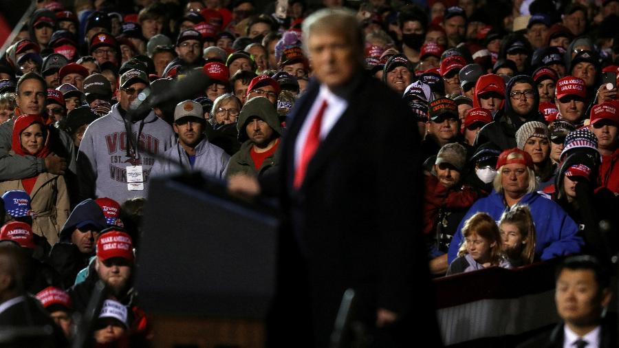 Donald Trump e plateia sem máscara em comício nesta semana em Minnesota - REUTERS/Leah Millis