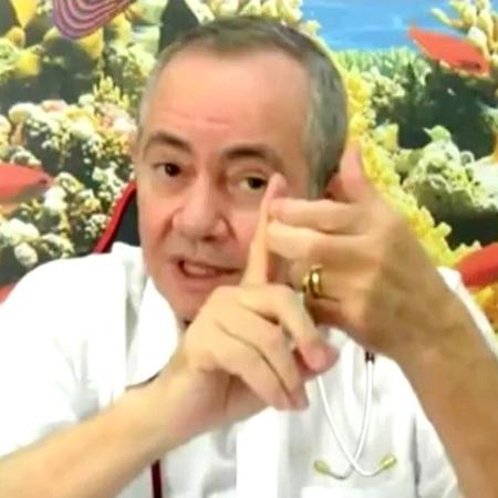Oliveira Pereira da Silva Alexandre é investigado após tomar vacinas da CoronaVac e AstraZeneca - Reprodução/Youtube