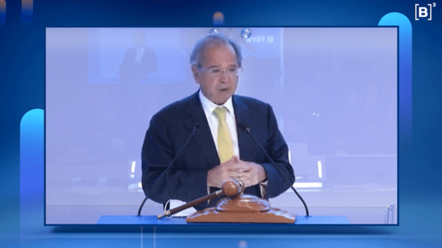 Ministro Paulo Guedes comemora resultado do leilão da Cedae, na B3, Bolsa de Valores de SP - Reprodução