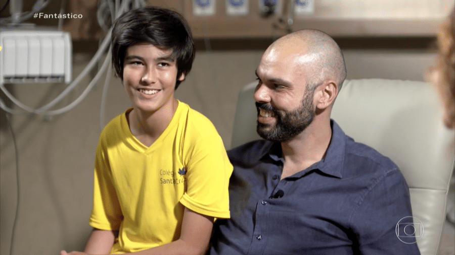 Prefeito Bruno Covas recebe a visita do filho Tomás durante internação no hospital Sírio Libanês, em São Paulo, durante gravação para o programa Fantástico de 3 de novembro de 2019 - Reprodução TV Globo