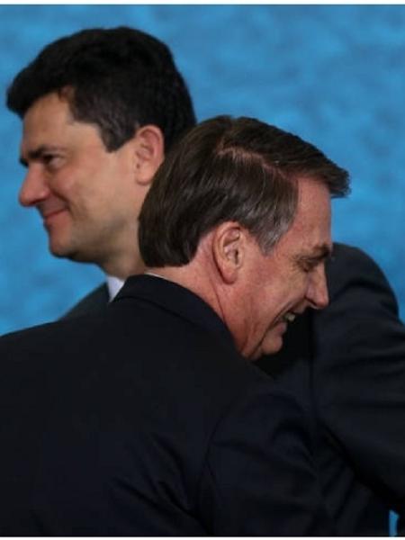 Sergio Moro e Jair Bolsonaro abraçados - Pedro Ladeira/Folhapress