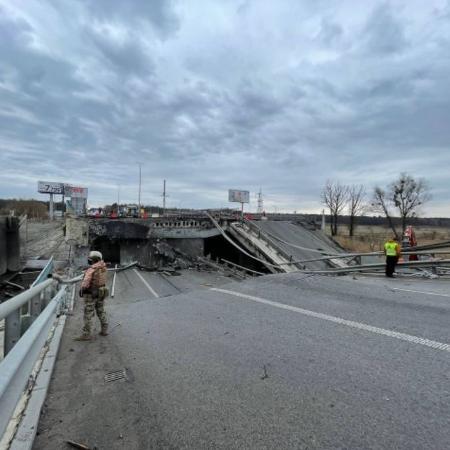 Pontes são reconstruídas na região de Kiev após a retirada das forças russas - Reprodução/Telegram/Oleksiy Kuleba