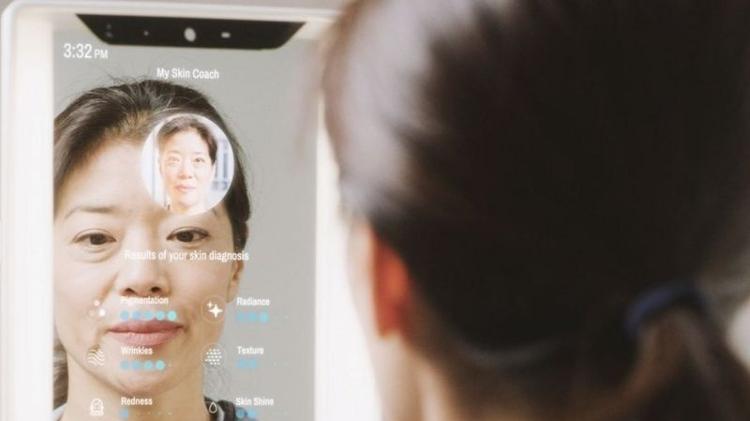Smart health mirrors that use sensors to check the skin are also available - Care OS - Care OS