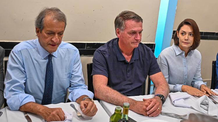 Valdemar da Costa Neto (à esq.) e Jair Bolsonaro (centro) se encontraram em almoço em Brasília após autorização do STF, à direita, a ex-primeira-dama Michelle Bolsonaro Valdemar da Costa Neto (à esq.) e Jair Bolsonaro (centro) se encontraram em almoço em Brasília após autorização do STF, à direita, a ex-primeira-dama Michelle Bolsonaro