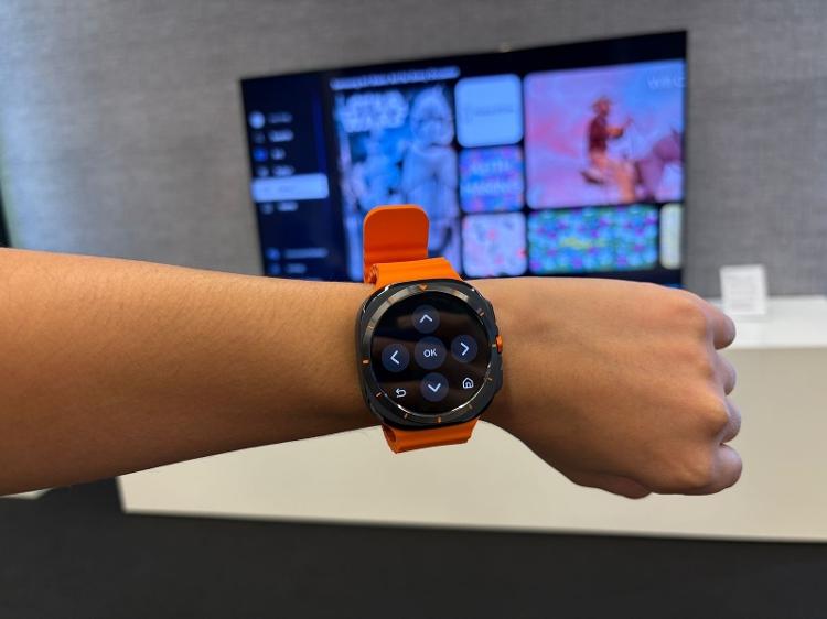 Smartwatch funciona como controle para TV Samsung Vision AI