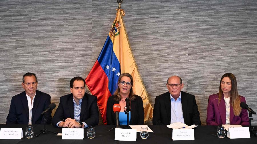Opositores venezuelanos, em entrevista coletiva em Washington Opositores venezuelanos, em entrevista coletiva em Washington