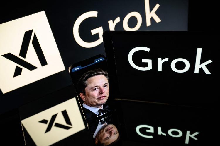 Logotipo da inteligência artificial Grok, junto com imagem de Elon Musk Logotipo da inteligência artificial Grok, junto com imagem de Elon Musk