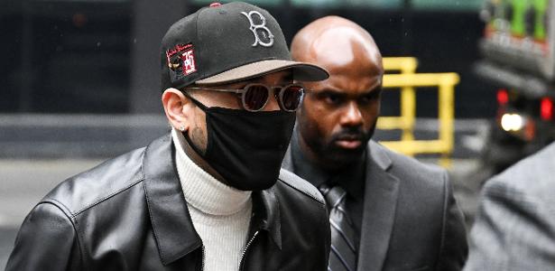 Pró-governo diz que Chris Brown evita prisão imediata após ataque com garrafa