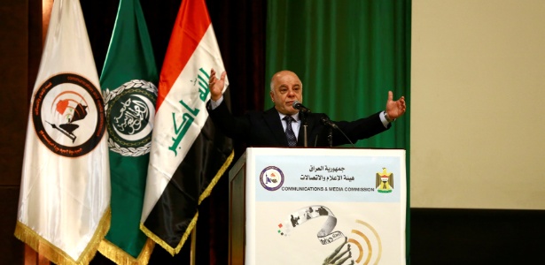 27.jan.2018 - Primeiro-ministro do Iraque Haider al-Abadi discursa durante uma cerimônia em Bagdá, no Iraque - Thaier Al-Sudani/Reuters