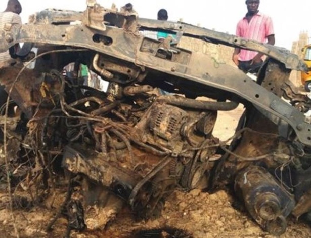 Destroços resultantes de enfrentamento entre militares e o Boko Haram na Nigéria - AFP