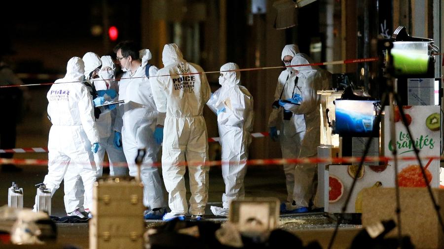 24.mai.2019 - Policiais forenses inspecionam o local de um suposto ataque a bomba em Lyon, na França - Emmanuel Foudrot/Reuters