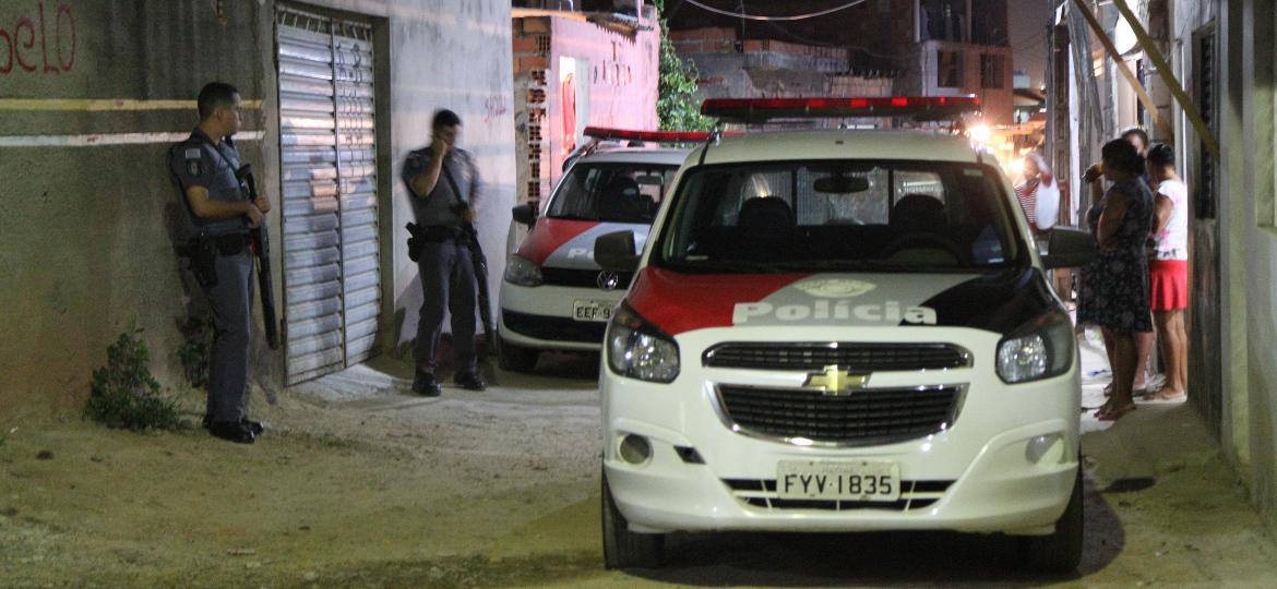 PM preserva local em que mulher foi vítima de feminicídio em Campinas, no interior de São Paulo; mulher foi assassinada com 11 disparos - 10.mai.2019 - Luciano Claudino/Código19/Folhapress