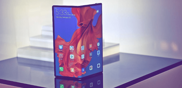 Tilt | Mate X: desafio do celular dobrável é desdobrá-lo; veja teste do UOL