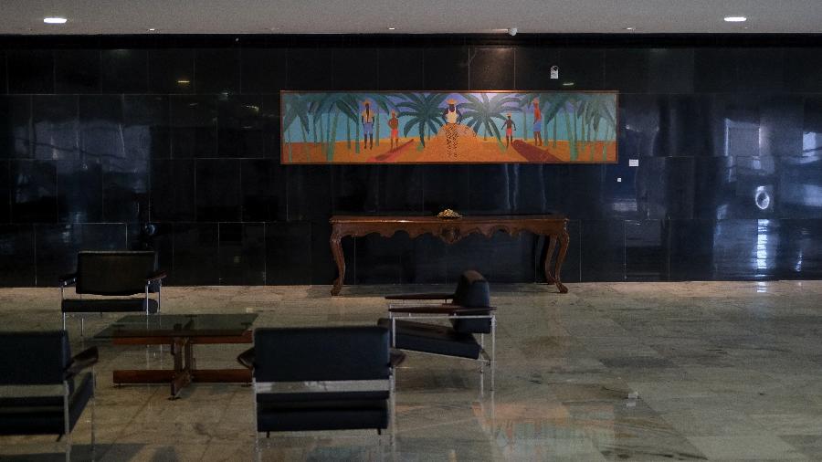 Réplica do quadro "Praia do Nordeste" que foi colocado em dezembro de 2019 no lugar de "Orixás", da pintora Djanira, no Salão Nobre do Palácio do Planalto - Acervo Pessoal/Rubens Valente