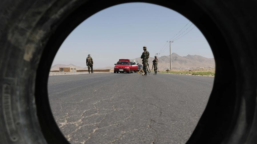 Reino Unido já planeja enviar cerca de 600 militares para o Afeganistão para retirar o pessoal diplomático do país - Haroon Sabawoon/Anadolu Agency via Getty Images