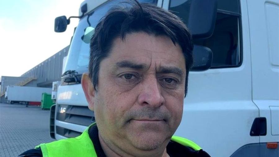 O caminhoneiro Reinaldo Moretti diz ter se mudado para Portugal após constantes altas do diesel e problemas econômicos no Brasil - ARQUIVO PESSOAL