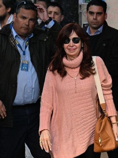 02.set.2022 - Cristina Kirchner deixa apartamento na Recoleta após atentado  - LUIS ROBAYO / AFP