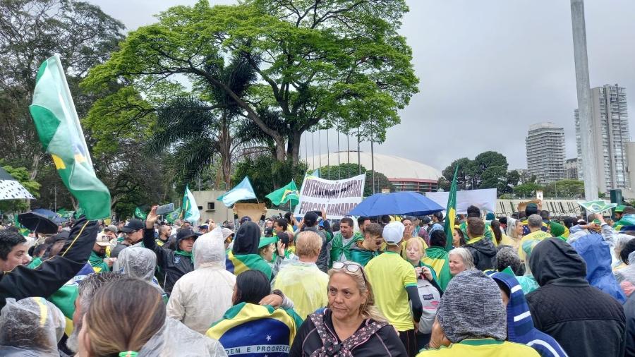 Apoiadores do presidente Jair Bolsonaro em manifestação em frente ao quartel do Comando na 2° Região Militar de São Paulo, no Ibirapuera, no início de novembro - Juliana Arreguy/ UOL