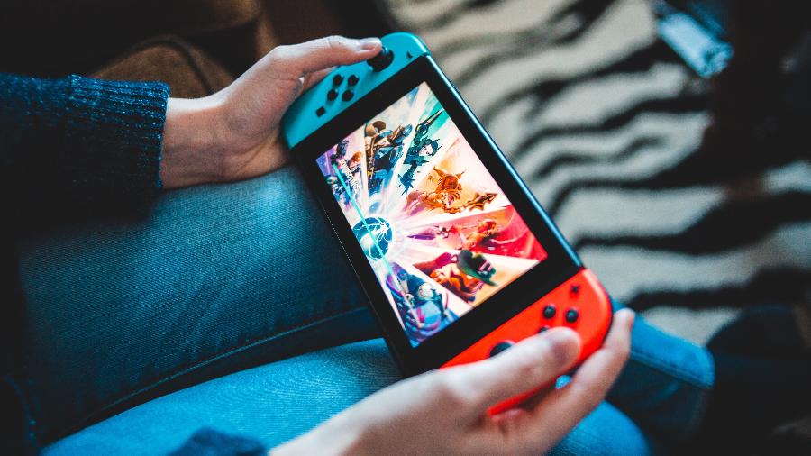 Console Nintendo Switch; no Japão pais fazem encontro para compartilhar experiências de como lidar com filhos viciados - Erik Mclean/ Unsplash