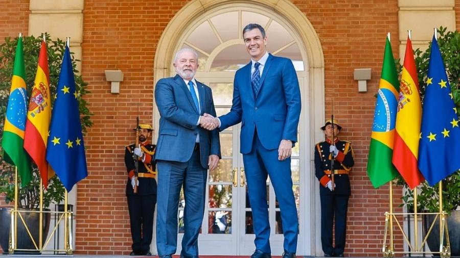 26.abr.23 - Lula e o presidente de governo da Espanha, Pedro Sánchez, em encontro em abril do ano passado em Madri