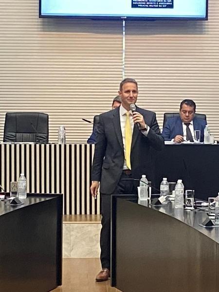 Guilherme Derrite, secretário de segurança de São Paulo, em reunião na Alesp