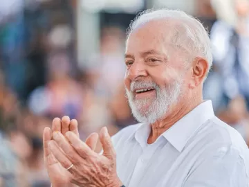 Câncer, cadeira de rodas e cirurgia no crânio: o histórico de saúde de Lula