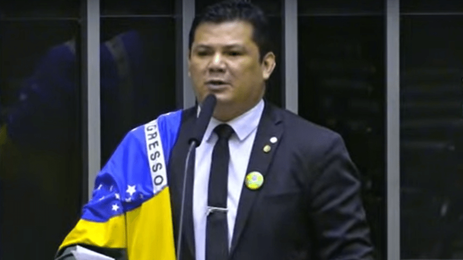 Deputado Gilvan da Federal em sessão da Câmara no dia 8 de maio de 2024