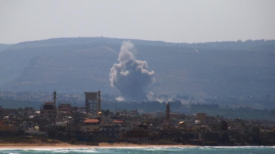 Ataque israelense na região de el-Hosh, perto da cidade portuária de Tiro, no sul do Líbano