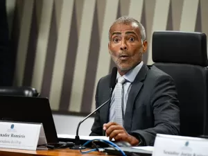 Justiça manda derrubar anúncio de falso remédio com imagem de Romário