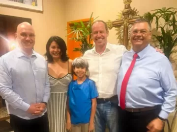 Dino janta com Moraes e interventor do 8/1 antes de seu casamento no Maranhão