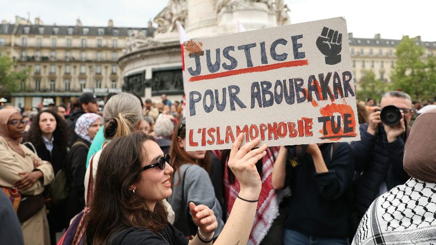 Protesto contra islamofobia na França após morte de homem em uma mesquita - ALAIN JOCARD/AFP