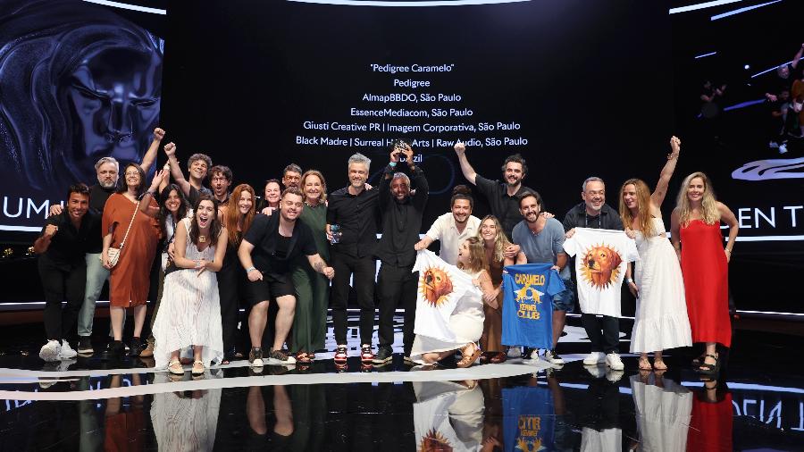O vira-lata foi celebrado no palco do Cannes Lions como uma das 'grandes ideias' do festival O vira-lata foi celebrado no palco do Cannes Lions como uma das 'grandes ideias' do festival