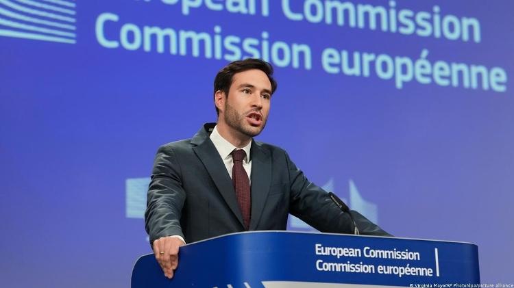 Em julho de 2026, o porta-voz da Comissão Europeia, Thomas Regnier, anunciou multa de 890 milhões de euros contra o Google