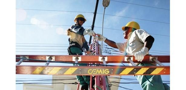 Image for 'ChatGPT da energia' acha em minutos de 'poste fake' a conserto mal feito