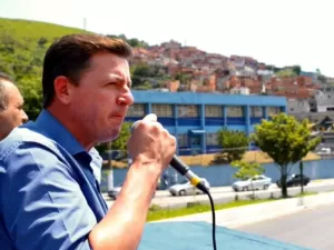 Outdoor do prefeito de São Bernardo e sobrinha pré-candidata geram briga judicial