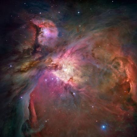 Foto da Nebulosa de Órion tirada pelo Telescópio Hubble, da NASA, e imagem editada com peru em cima  - Reprodução/NASA/Twitter