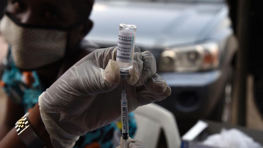 Vacinação em Lagos, na Nigéria; número de pessoas imunizadas no país é extremamente baixo - Pius Utomi Ekpei/AFP