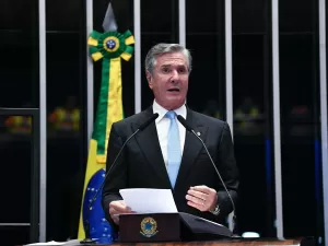 Globo cita corrupção de Collor, muda TV em AL e critica processo: 'covarde'