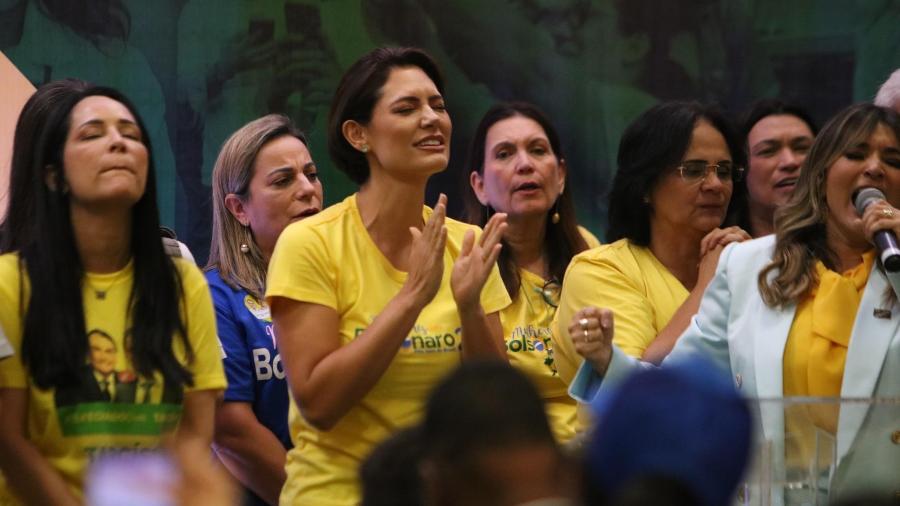 19.out.2022 - A primeira-dama, Michelle Bolsonaro, e a senadora eleita Damares Alves (Republicanos-DF) durante encontro com evangélicos realizado em São Paulo - Tom Zé Fonseca/Futura Press/Estadão Conteúdo