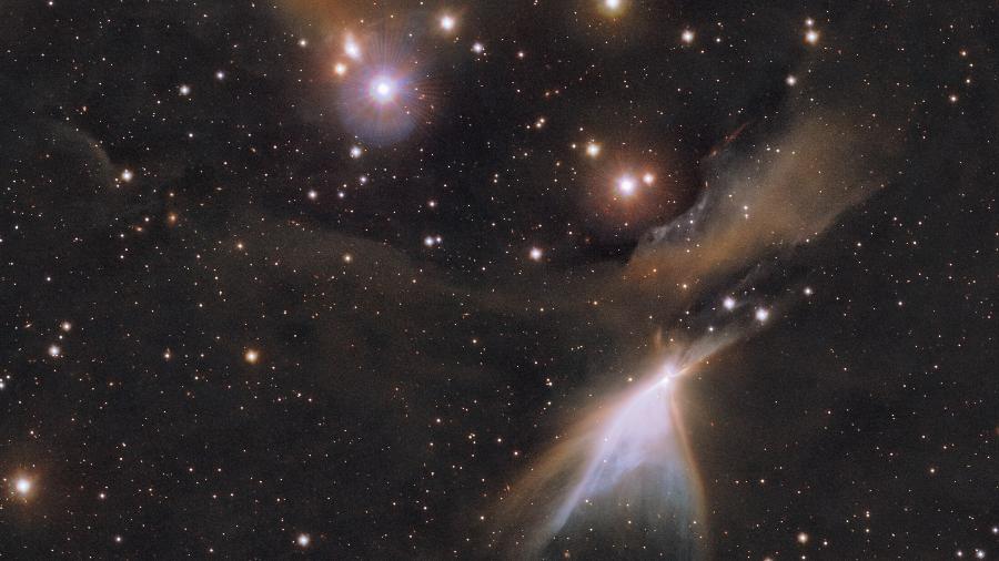 Imagem em infravermelho da constelação de Camaleão. Novas estrelas nascem nas nuvens coloridas de gás e poeira vistas aqui - ESO/ Meingast et al.