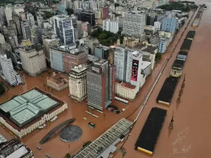 Porto Alegre: Dique transborda e prefeitura pede que moradores deixem casas